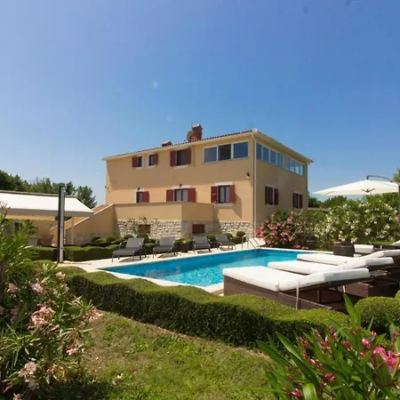 Holiday home Mit Privatpool Fuer 10 Personen Ca 300 Qm In Sisan, Istrien Suedkueste Von Istrien Sisan