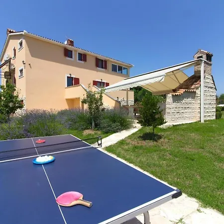 Mit Privatpool Fuer 10 Personen Ca 300 Qm In Sisan, Istrien Suedkueste Von Istrien * Sisan