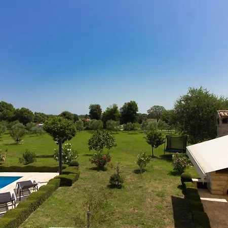 Mit Privatpool Fuer 10 Personen Ca 300 Qm In Sisan, Istrien Suedkueste Von Istrien