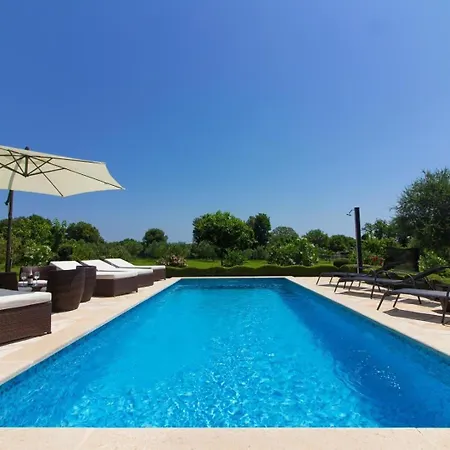 Mit Privatpool Fuer 10 Personen Ca 300 Qm In Sisan, Istrien Suedkueste Von Istrien Hébergement de vacances